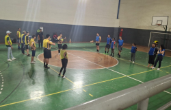 1ª Copa EJA de Venda Nova reúne alunos de dez escolas em disputas de futsal e queimada