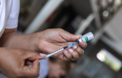 Centros de Referência em Reabilitação de BH vacinam pacientes contra a gripe
