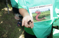Minhocário faz sucesso com crianças e promove educação ambiental em escola municipal 