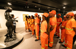 Garis têm encontro com a arte em exposição de Renoir