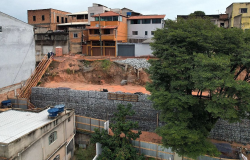 Obra de estabilização de encosta na região Nordeste é executada para garantir mais segurança aos moradores 