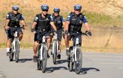 Guardas treinam para policiamento em bikes