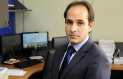 Subprocurador-Geral Fiscal Felipe Mantuano Pereira Subprocurador-Geral Fiscal Felipe Mantuano Pereira sentado em sua mesa de trabalho