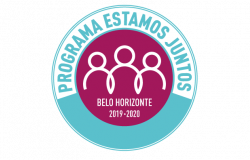 Selo do programa Estamos Juntos nas cores Azul e Vinho. São três pessoas, em formato de desenho, no centro da imagem com texto na cor branca "Belo Horizonte 2019 - 2020" abaixo da imagem vazada da três pessoas.