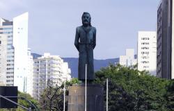 Estátua de Tiradentes no cruzamento das avenidas Afonso Pena e Brasil. Foto: Adão de Souza