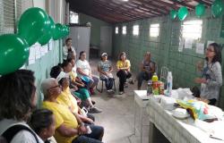 Usuários participam de palestra no Centro de Saúde Ouro Preto sobre alimentação saudável.