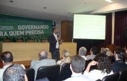 Secretário municipal de Planejamento, Orçamento e Informação André Reis profere palestra de abertura da discussão do Plano de Ação Governamental