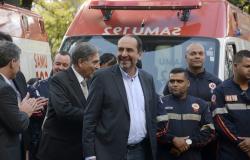 Governador do Estado de Minas Gerais, Fernando Pimentel, e prefeito de Belo Horizonte, Alexandre Kalil, participam de solenidade de entrega de 14 ambulâncias do governo Minas para BH. 