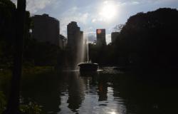 Fonte do Parque Municipal em dia de sol