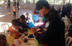 Guardas municipais realizam trabalho educativo sobre uso de cerol. 