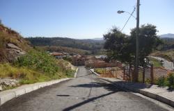 Rua Rua Fernão Dias, que serve como opção de trajeto para o município de Sabará, após pavimentação feita pela PBH
