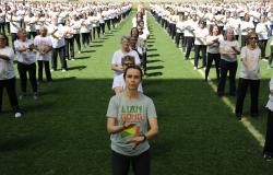 Milhares de praticantes se reúnem no estádio Independência para comemorar 10 anos de Lian Gong em Belo Horizonte