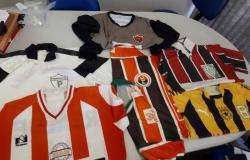 Camisetas de times diversos fazem parte do acervo do Centro de Memória do Esporte e Lazer.