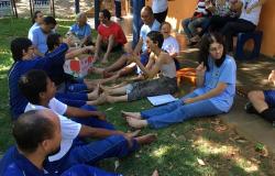 Cerca de dez adolescentes com sofrimento mental participam do programa do Centro de Educação Ambiental Centro-Sul, no do Parque Municipal Professor Amílcar Vianna Martins.