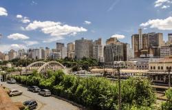 Imagem de Belo Horizonte , cm viata do viaduto Santa Tereza, durante o dia. 