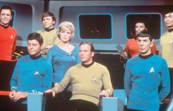 Oito integrantes do seriado Jornada nas Estrelas (Star Trek), iniciado em 1966.