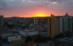 Crepúsculo no Barreiro, região com maior número de bairros e maior extensão territorial.