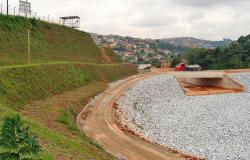 A imagem mostra obra da bacia do Córrego Bonsucesso, localizada no bairro de mesmo nome, em período de finalização.