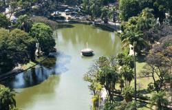 Visão aérea do lago localizado no Parque Municipal Américo Renné Giannetti